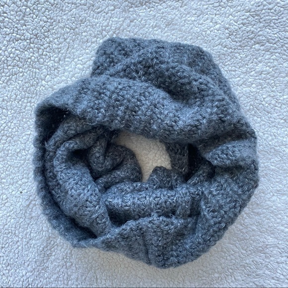 H&M circle scarf - Picture 1 of 2